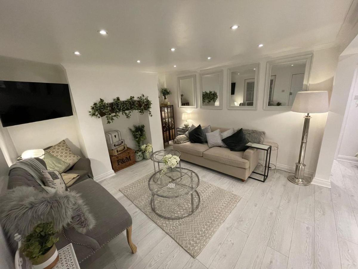 Central Apartment - With Patio And Sofa Bed! Cheltenham Exterior foto